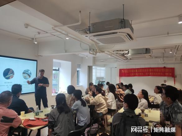 培训为失业人员“烘”出就业新希望AG真人app龙凤街道咖啡师技能(图1)